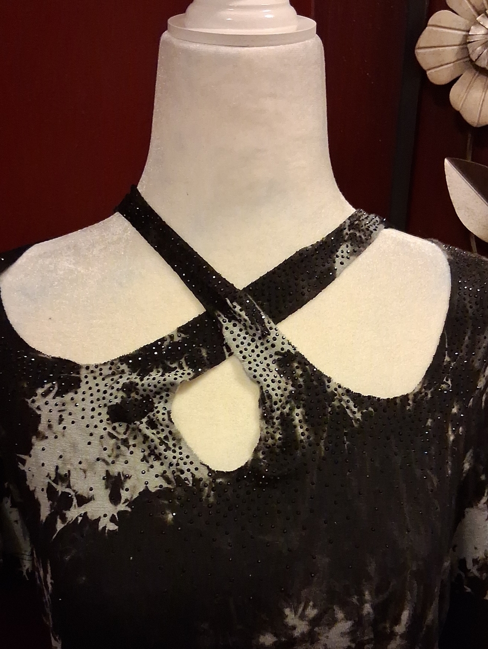 Vocal Black & White Tie-Dye Crisscross Neck Short Sleeve Top - Picture 2 of 7
